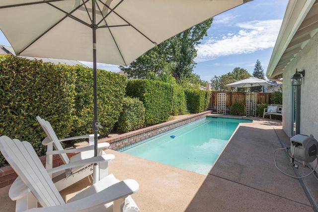 2671 Dennis Avenue, Fresno, CA 93611
