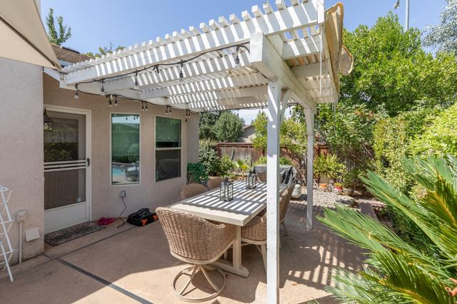 2671 Dennis Avenue, Fresno, CA 93611