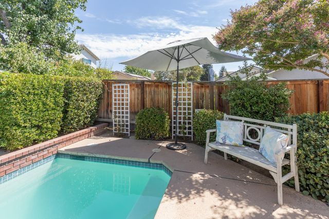 2671 Dennis Avenue, Fresno, CA 93611
