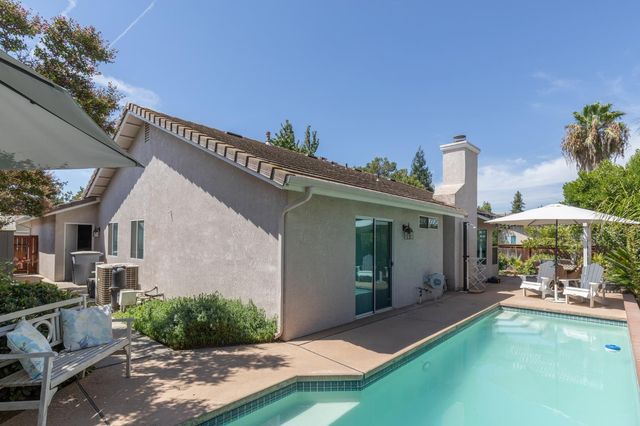 2671 Dennis Avenue, Fresno, CA 93611