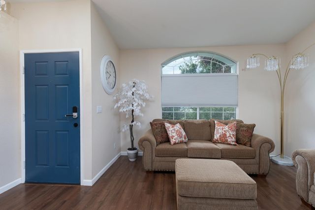 2671 Dennis Avenue, Fresno, CA 93611