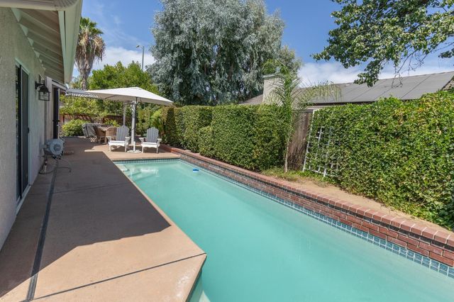 2671 Dennis Avenue, Fresno, CA 93611