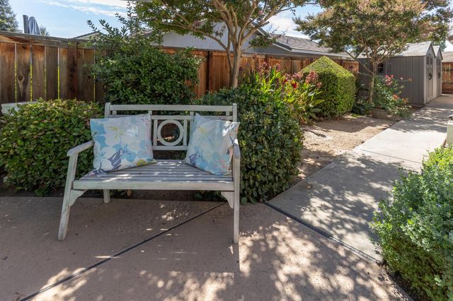 2671 Dennis Avenue, Fresno, CA 93611