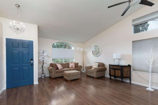2671 Dennis Avenue, Fresno, CA 93611
