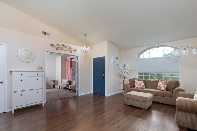 2671 Dennis Avenue, Fresno, CA 93611