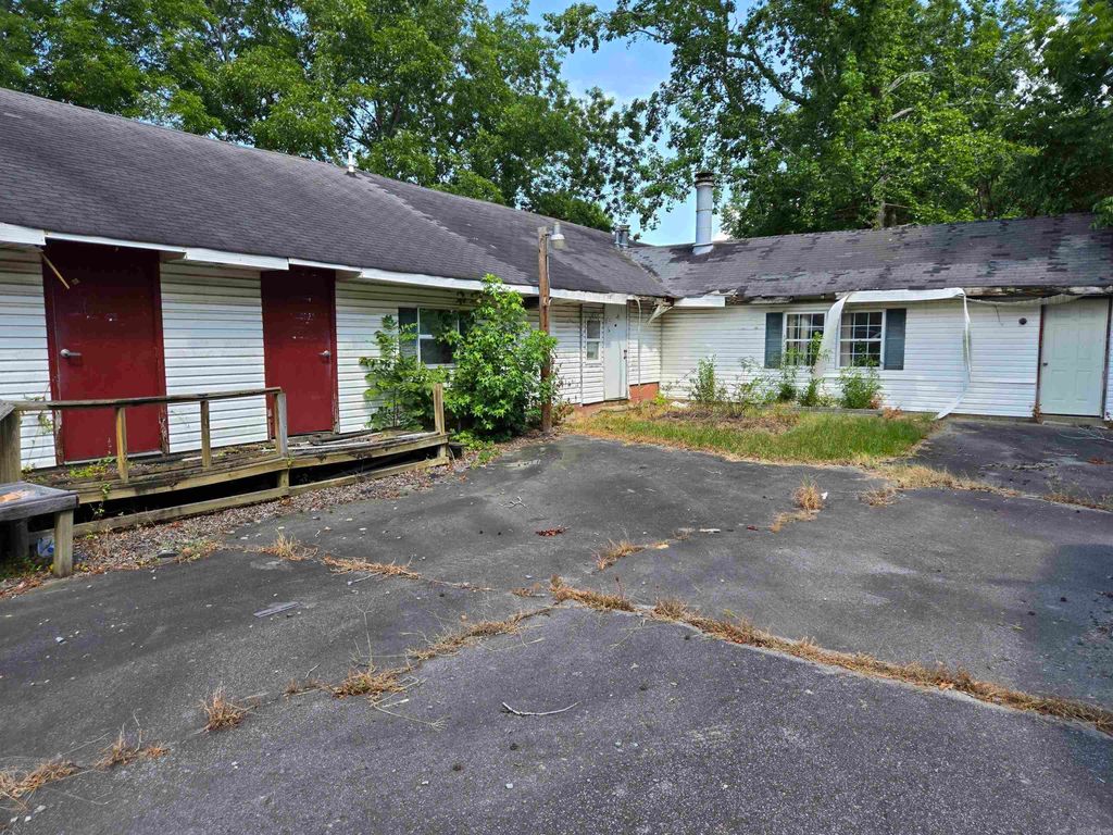 6707 Sulphur Springs Road, Pine Bluff, AR 71603