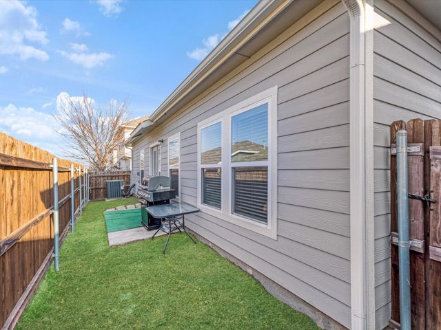 2105 Paxton Way, Denton, TX 76209