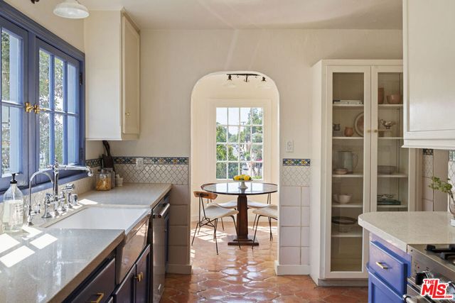 1529 Parmer Avenue, Los Angeles, CA 90026