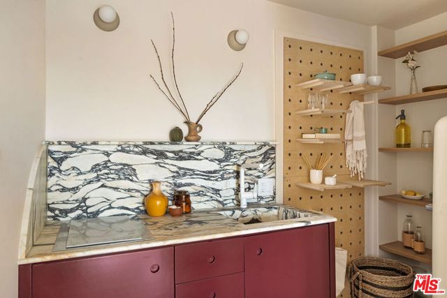 1529 Parmer Avenue, Los Angeles, CA 90026