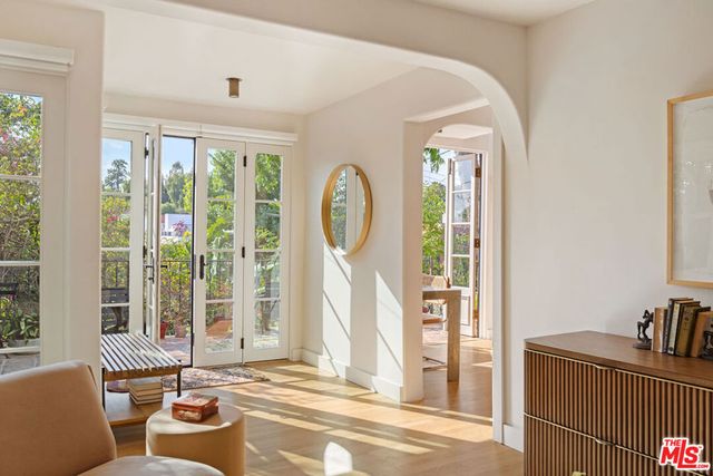 1529 Parmer Avenue, Los Angeles, CA 90026