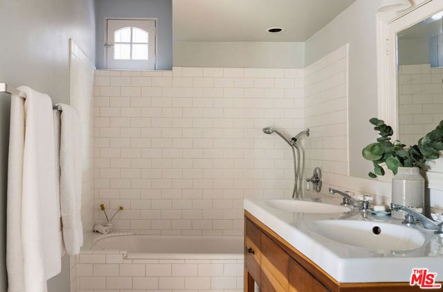 1529 Parmer Avenue, Los Angeles, CA 90026