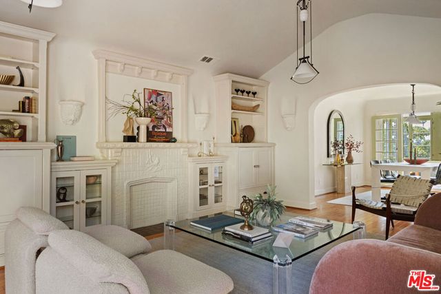 1529 Parmer Avenue, Los Angeles, CA 90026