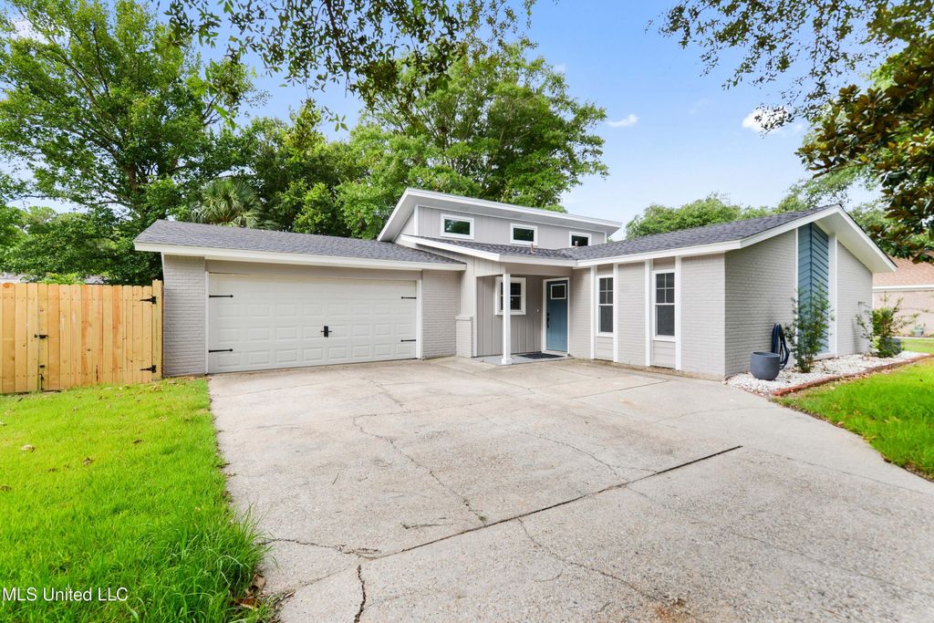 3106 Breezy Hill Lane, Ocean Springs, MS 39564