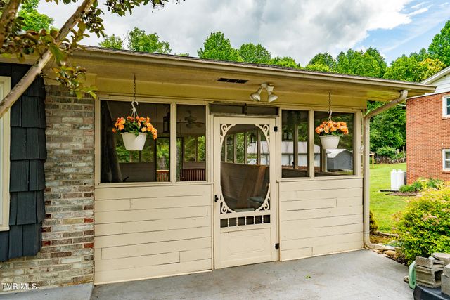 1704 Scenic Drive, Johnson City, TN 37604