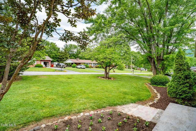 1704 Scenic Drive, Johnson City, TN 37604