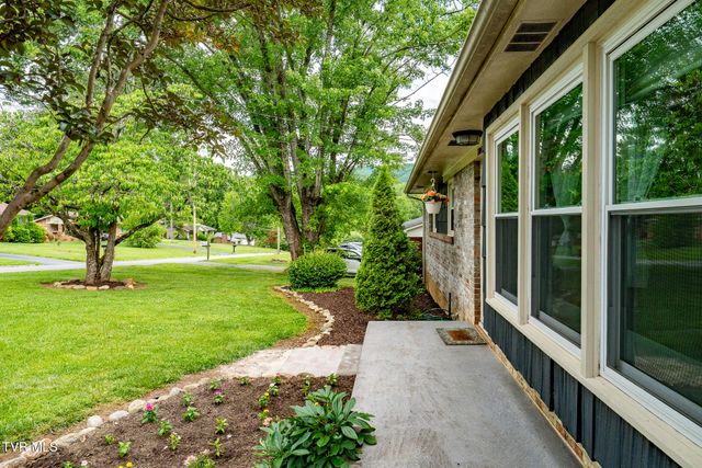 1704 Scenic Drive, Johnson City, TN 37604