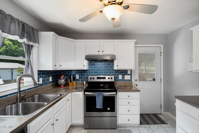 1704 Scenic Drive, Johnson City, TN 37604
