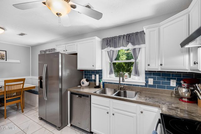 1704 Scenic Drive, Johnson City, TN 37604