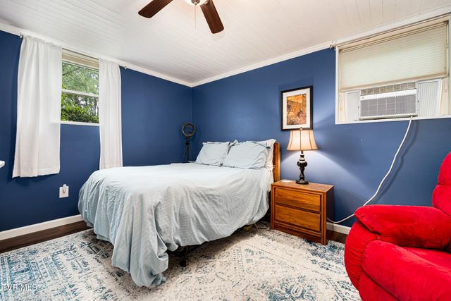 1704 Scenic Drive, Johnson City, TN 37604