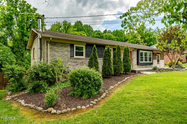 1704 Scenic Drive, Johnson City, TN 37604