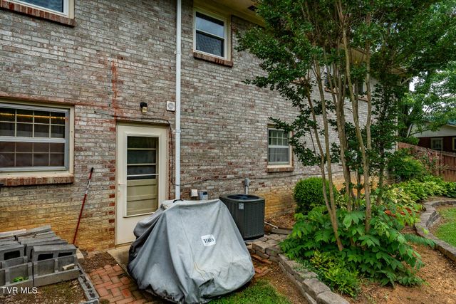 1704 Scenic Drive, Johnson City, TN 37604