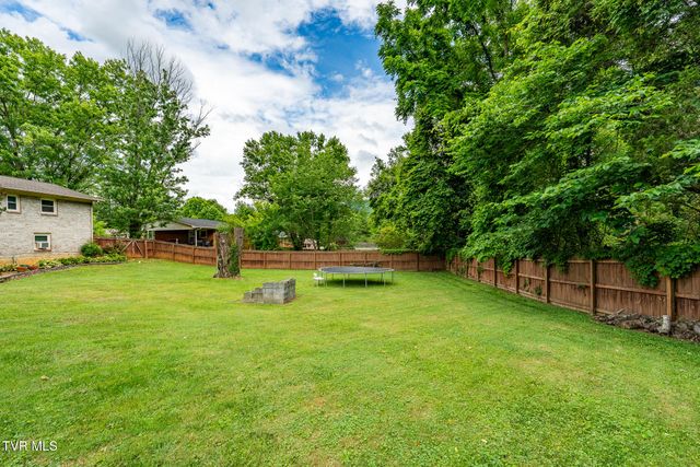 1704 Scenic Drive, Johnson City, TN 37604
