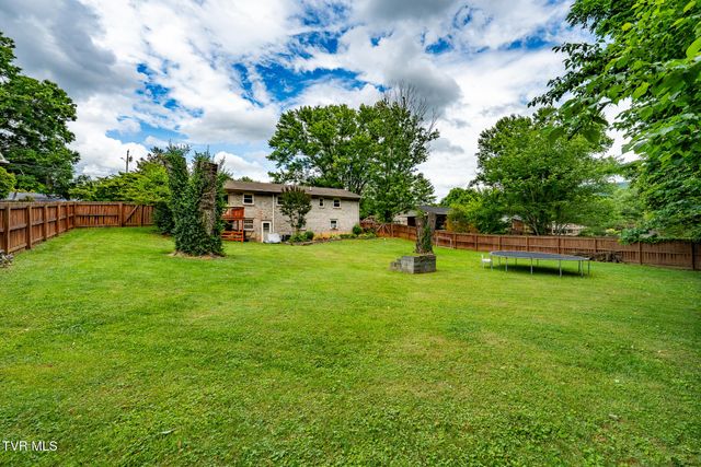 1704 Scenic Drive, Johnson City, TN 37604