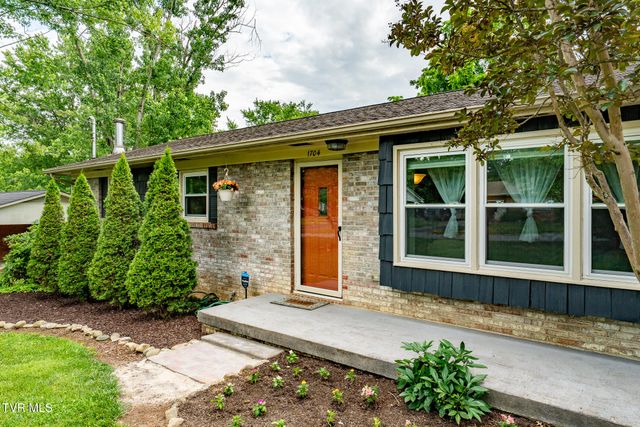 1704 Scenic Drive, Johnson City, TN 37604