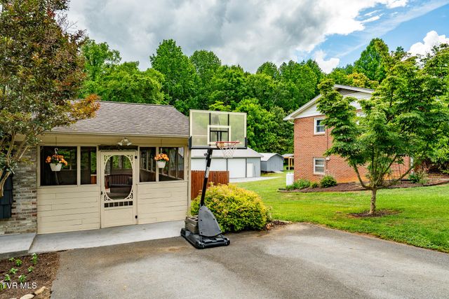 1704 Scenic Drive, Johnson City, TN 37604