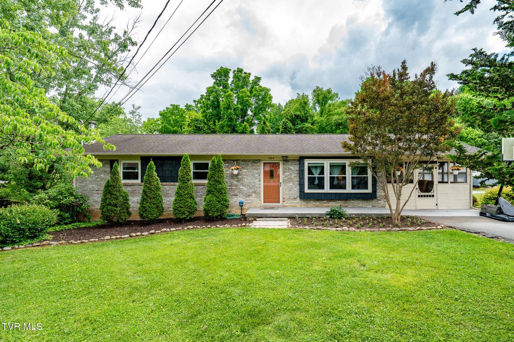 1704 Scenic Drive, Johnson City, TN 37604