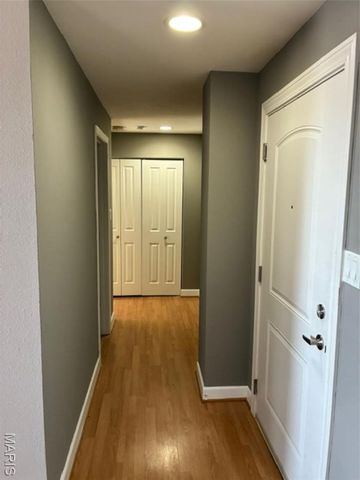 5696 Kingsbury Avenue 302, St Louis, MO 63112