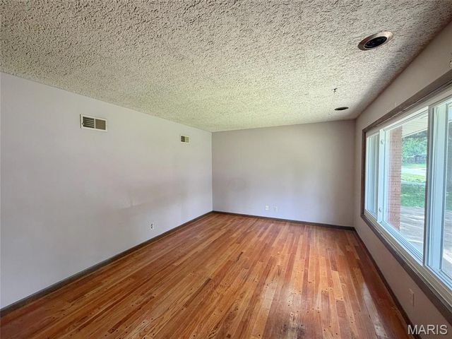 2120 Argo Drive, Florissant, MO 63031