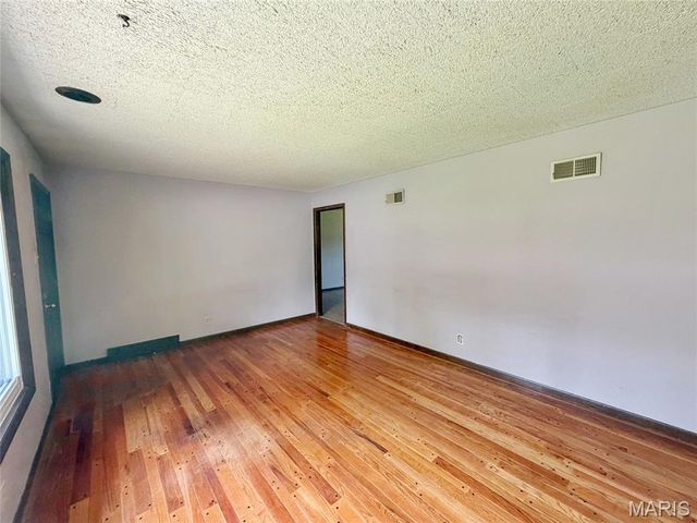 2120 Argo Drive, Florissant, MO 63031