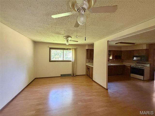 2120 Argo Drive, Florissant, MO 63031