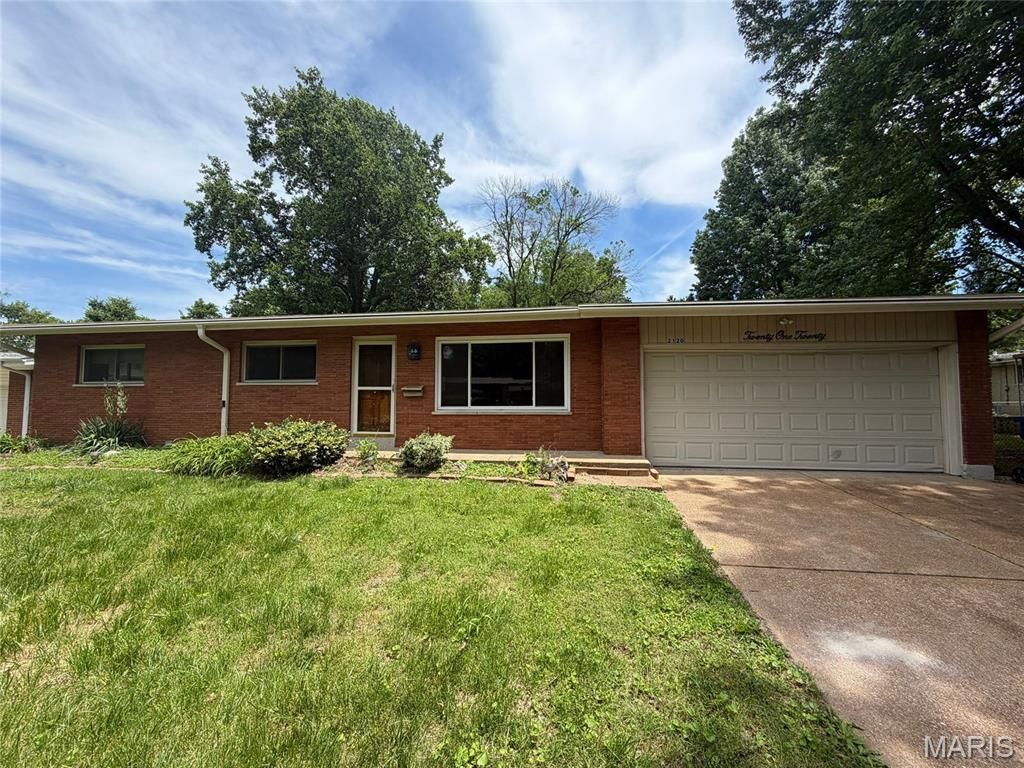 2120 Argo Drive, Florissant, MO 63031