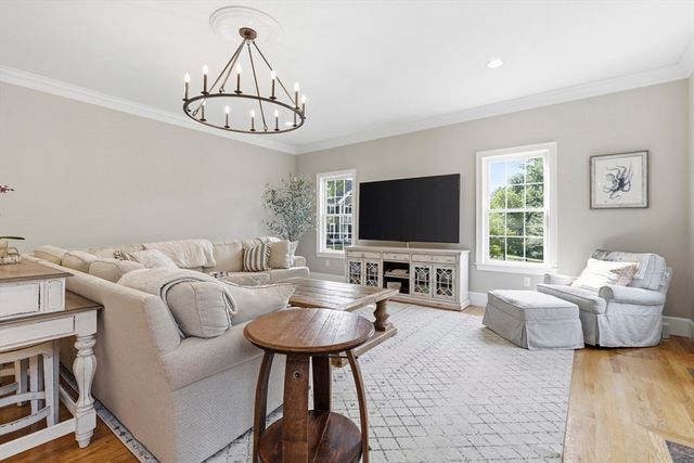 11 Tappan Way, Lynnfield, MA 01940
