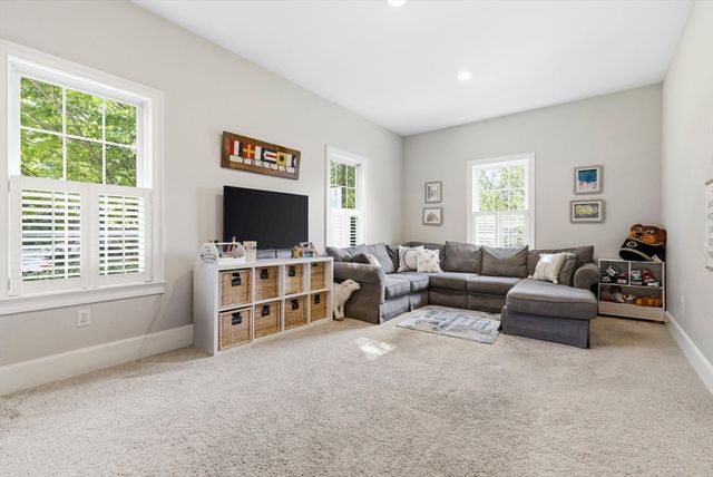 11 Tappan Way, Lynnfield, MA 01940