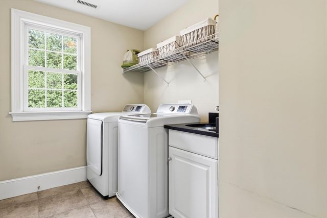 11 Tappan Way, Lynnfield, MA 01940