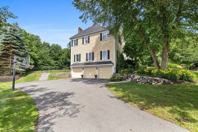 11 Tappan Way, Lynnfield, MA 01940