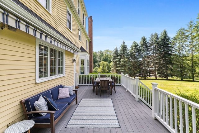 11 Tappan Way, Lynnfield, MA 01940