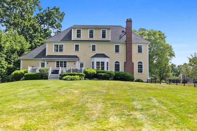 11 Tappan Way, Lynnfield, MA 01940