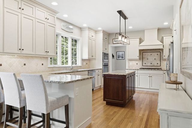 11 Tappan Way, Lynnfield, MA 01940