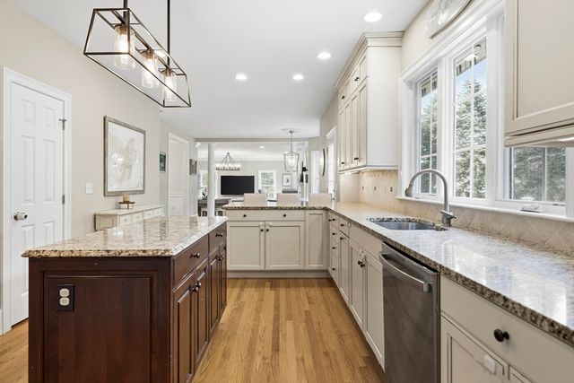 11 Tappan Way, Lynnfield, MA 01940