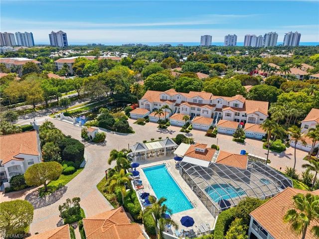 8420 Excalibur CIR R6, Naples, FL 34108