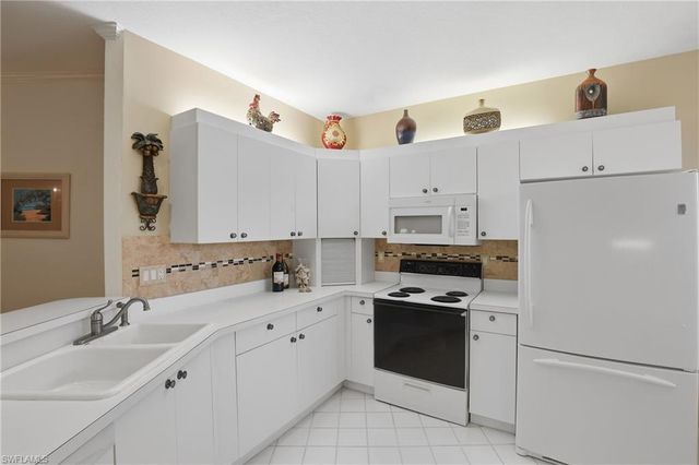 8420 Excalibur CIR R6, Naples, FL 34108