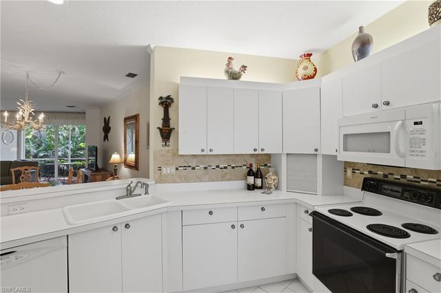 8420 Excalibur CIR R6, Naples, FL 34108