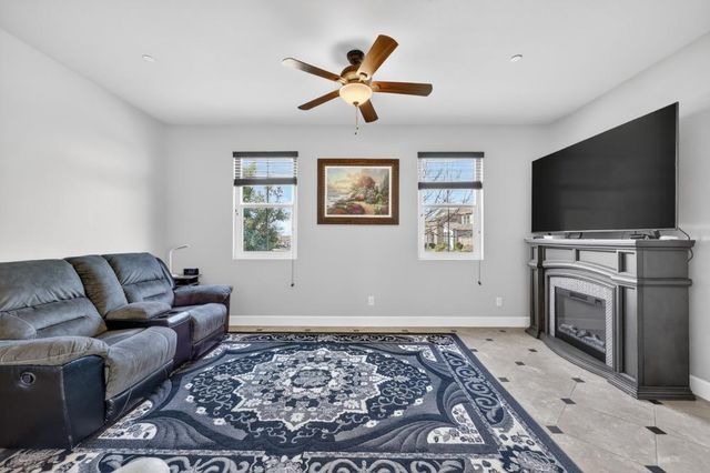 4429 Seabiscuit Dr, Roseville, CA 95747