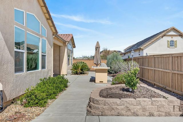 4429 Seabiscuit Dr, Roseville, CA 95747