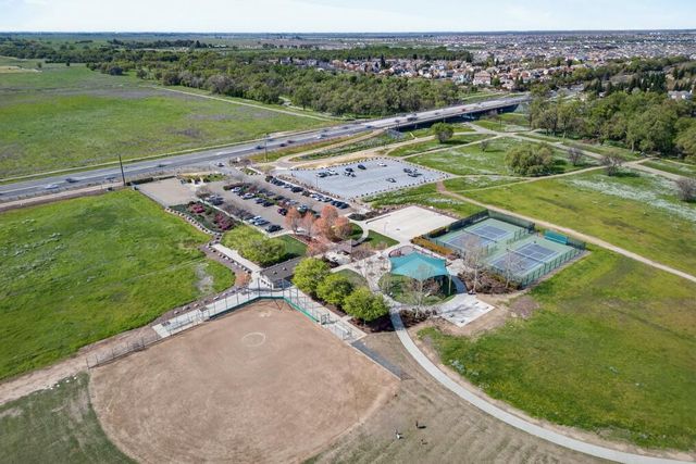 4429 Seabiscuit Dr, Roseville, CA 95747