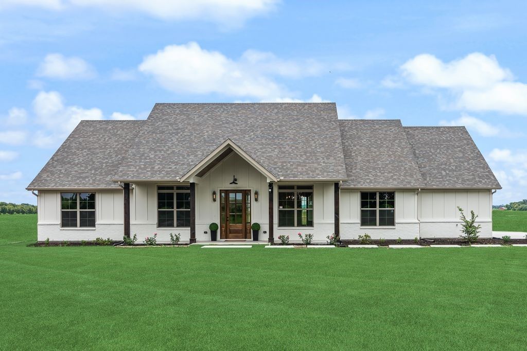 120 Quail Run Court, Decatur, TX 76234